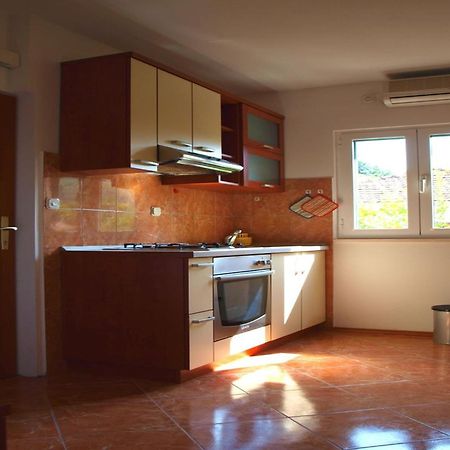 Apartments Mia Постира Экстерьер фото